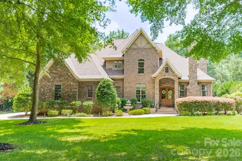 215 Blue River Rd, Lake Wylie, SC 29710