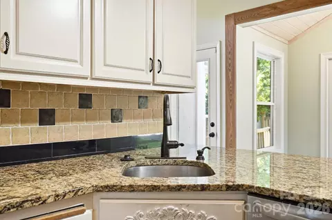 Kitchen - 7050 Mariners Ct, Fort Mill, SC 29708 photo 3 of 3