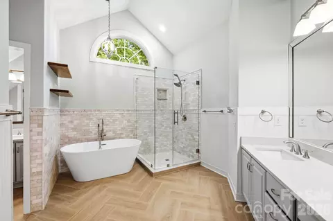 Bath - 7050 Mariners Ct, Fort Mill, SC 29708 photo 2 of 5