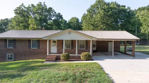 2209 Woodhurst Ln, Albemarle, NC 28001