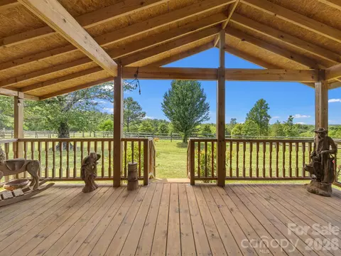 Exterior - 232 Blue Mountain Ln, Tryon, NC 28782 photo 5 of 7