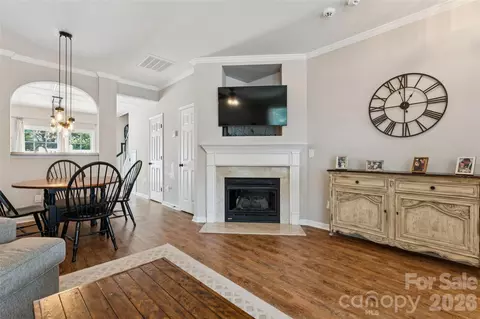 Living - 302 Tinderbox Ln, Fort Mill, SC 29708 photo 2 of 3