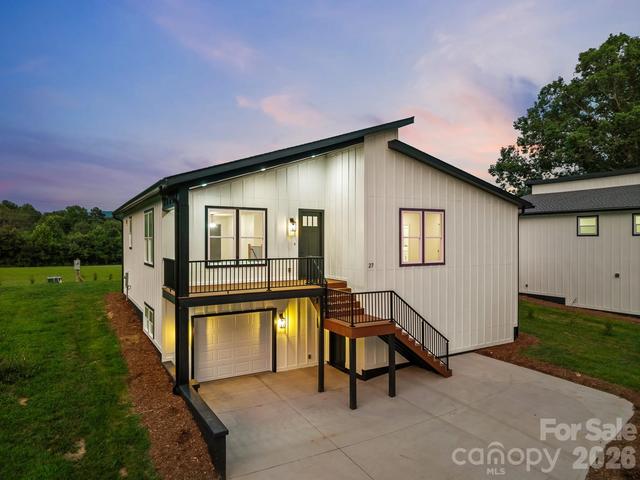 27 Klimovych Rd, Hendersonville, NC 28792