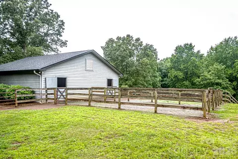 Exterior - 711 Meadow Crest Rd, Tryon, NC 28782 photo 3 of 8