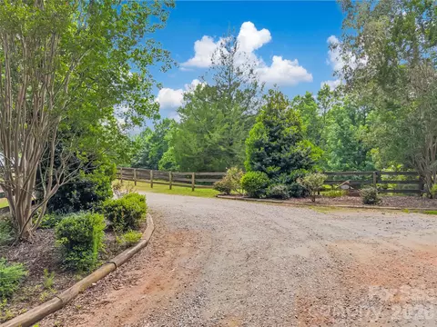 Exterior - 711 Meadow Crest Rd, Tryon, NC 28782 photo 4 of 8