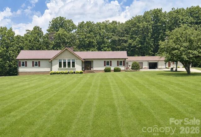 1368 Cajah Mountain Rd, Hudson, NC 28638