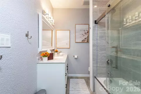 Bath - 65 Walnut St, Marion, NC 28752 photo 1 of 3