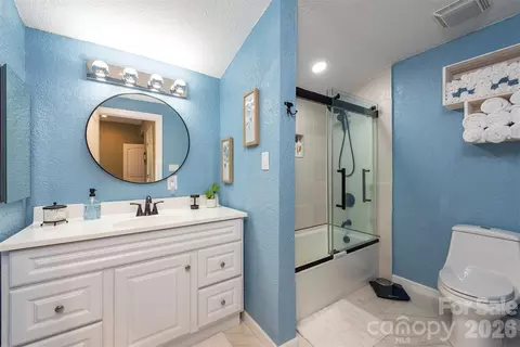 Bath - 65 Walnut St, Marion, NC 28752 photo 2 of 3