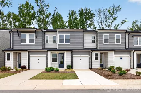 6033 Longar Ln, Charlotte, NC 28269
