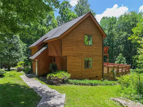 25 Little Creek Ln, Maggie Valley, NC 28751