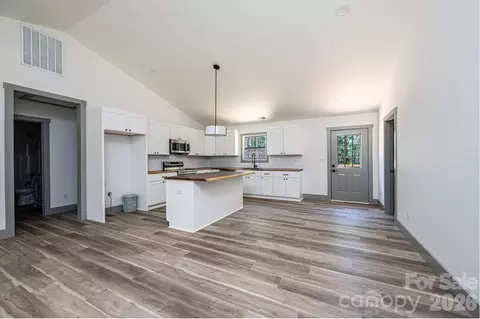 Living - 2059 Bailey Dr, Hickory, NC 28601 photo 3 of 3