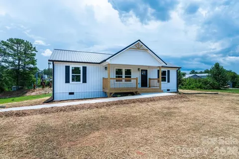 2059 Bailey Dr, Hickory, NC 28601