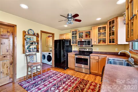 Kitchen - 227 Sidney Lanier Dr, Lake Lure, NC 28746 photo 4 of 4
