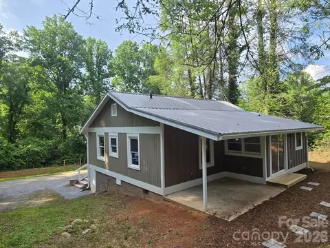 Exterior - 61 Wright Ln, Brevard, NC 28712 photo 3 of 8