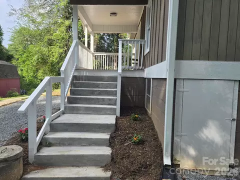 Exterior - 61 Wright Ln, Brevard, NC 28712 photo 6 of 8