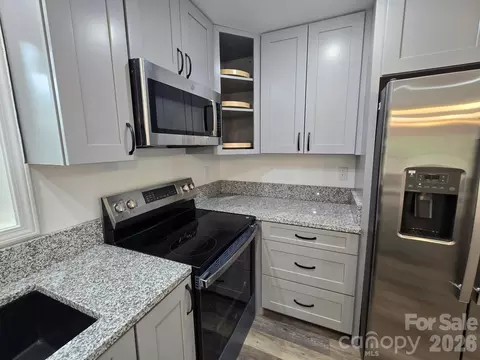 Kitchen - 61 Wright Ln, Brevard, NC 28712 photo 2 of 5