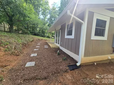 Exterior - 61 Wright Ln, Brevard, NC 28712 photo 4 of 8