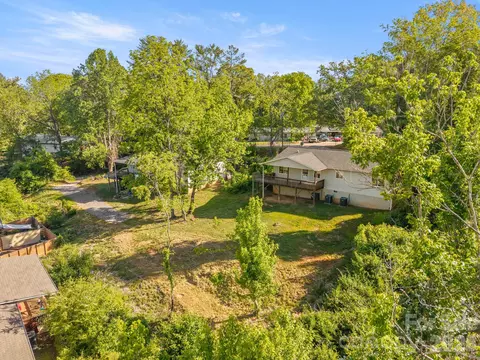 104 Millbrook Rd, Asheville, NC 28806