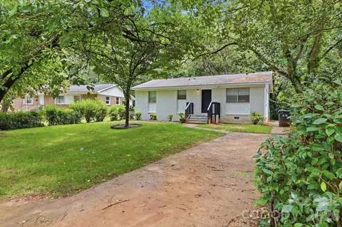 2121 Longleaf Dr, Charlotte, NC 28210
