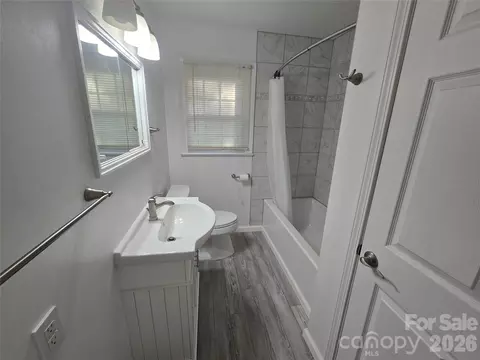 Bath - 1108 2nd Se St SE, Conover, NC 28613 photo 2 of 3
