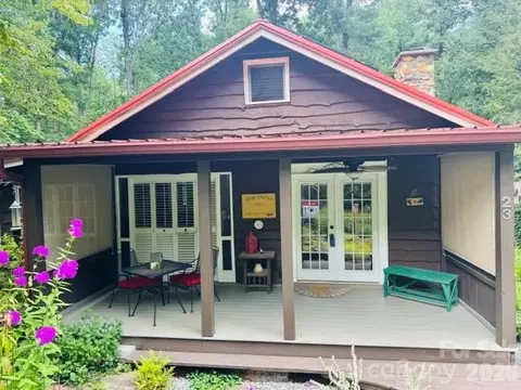 23 Leatherwood Ln, Hendersonville, NC 28739