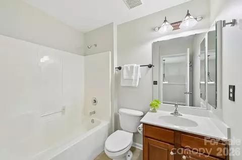 Bath - 20524 Harbor View Dr, Cornelius, NC 28031 photo 3 of 4