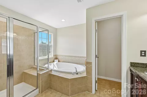 Bath - 20524 Harbor View Dr, Cornelius, NC 28031 photo 2 of 4
