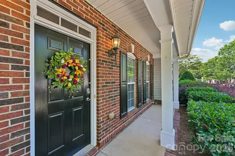 Exterior - 20524 Harbor View Dr, Cornelius, NC 28031 photo 3 of 5