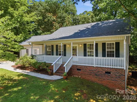 147 Valley Glen Dr, Troutman, NC 28166