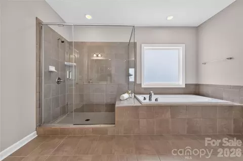 Bath - 366 Hampton Trail Dr, Fort Mill, SC 29708 photo 3 of 4