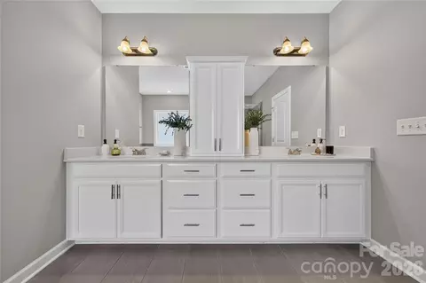 Bath - 366 Hampton Trail Dr, Fort Mill, SC 29708 photo 2 of 4
