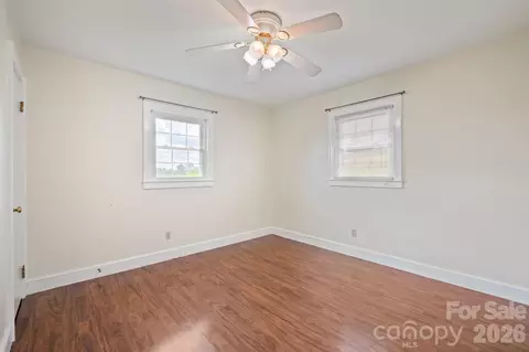 Bedroom - 2053 Boiling Springs Rd, Purlear, NC 28665 photo 4 of 5