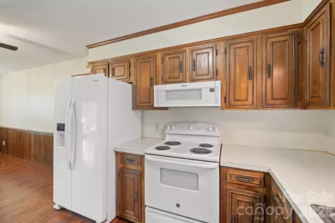 Kitchen - 2053 Boiling Springs Rd, Purlear, NC 28665 photo 3 of 4