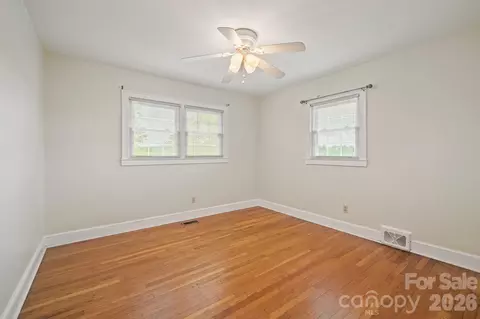 Bedroom - 2053 Boiling Springs Rd, Purlear, NC 28665 photo 2 of 5