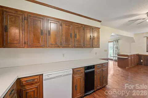 Kitchen - 2053 Boiling Springs Rd, Purlear, NC 28665 photo 4 of 4