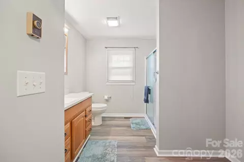Bath - 2053 Boiling Springs Rd, Purlear, NC 28665 photo 3 of 4