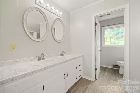 Bath - 2053 Boiling Springs Rd, Purlear, NC 28665 photo 4 of 4