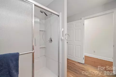 Bath - 2053 Boiling Springs Rd, Purlear, NC 28665 photo 2 of 4