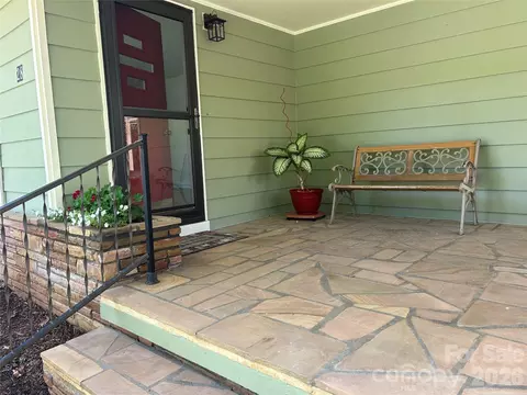 28 S College St, Weaverville, NC 28787