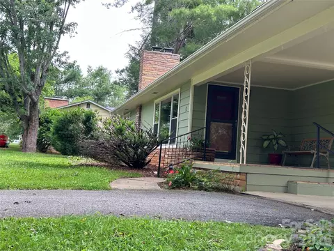 28 S College St, Weaverville, NC 28787