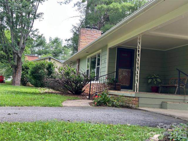 28 S College St, Weaverville, NC 28787