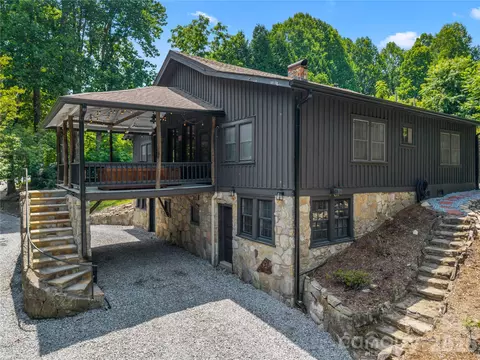 150 Indian Cave Park Rd, Hendersonville, NC 28739