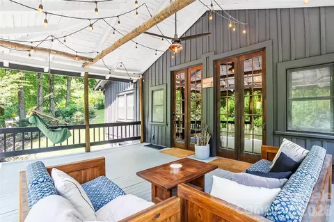 150 Indian Cave Park Rd, Hendersonville, NC 28739