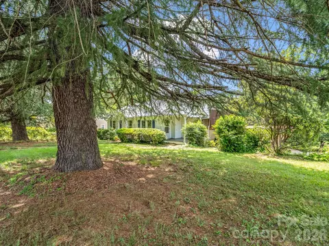 555 State St, Marion, NC 28752 photo 3