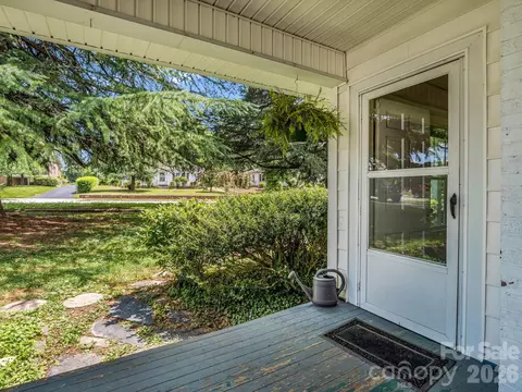 555 State St, Marion, NC 28752 photo 6