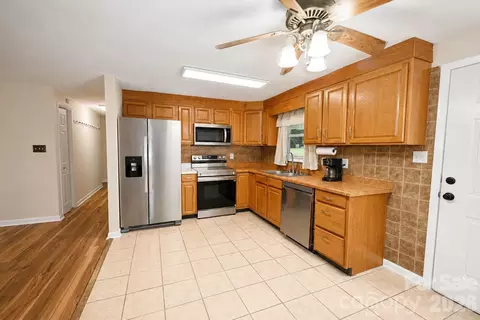 Kitchen - 3237 Annex St, Conover, NC 28613 photo 2 of 4