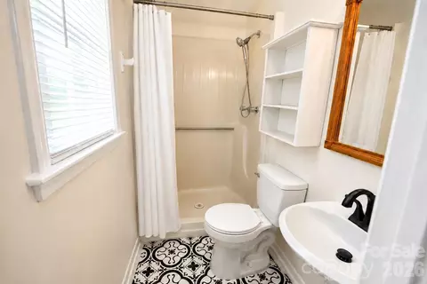 Bath - 3237 Annex St, Conover, NC 28613 photo 1 of 2