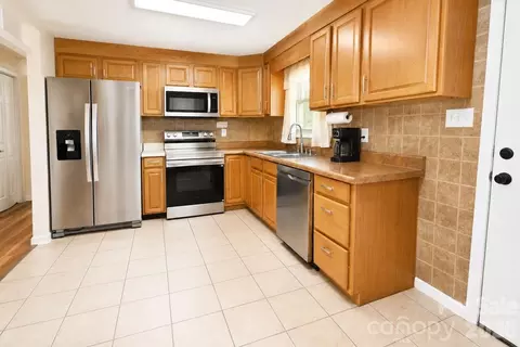 Kitchen - 3237 Annex St, Conover, NC 28613 photo 1 of 4