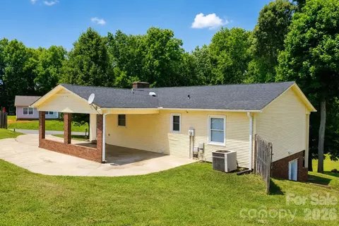 Exterior - 3237 Annex St, Conover, NC 28613 photo 2 of 6