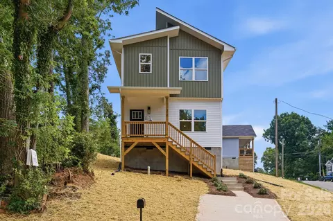 210 8th Avenue Se Dr SE, Hickory, NC 28602